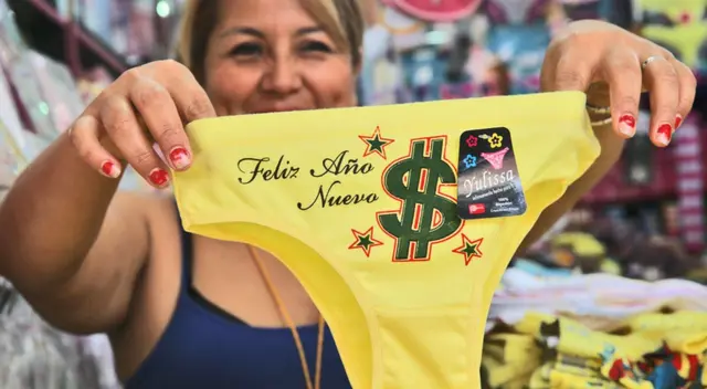 El amarillo es el 'clásico' color de esta prendas, pero también existe otra variedad conforme a tu nuevo propósito.