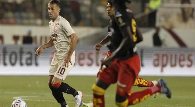 Aucas vs. Universitario en la Noche Crema