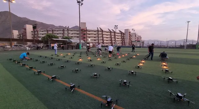 Drones realizaron espectacular show en la Noche Crema 2023