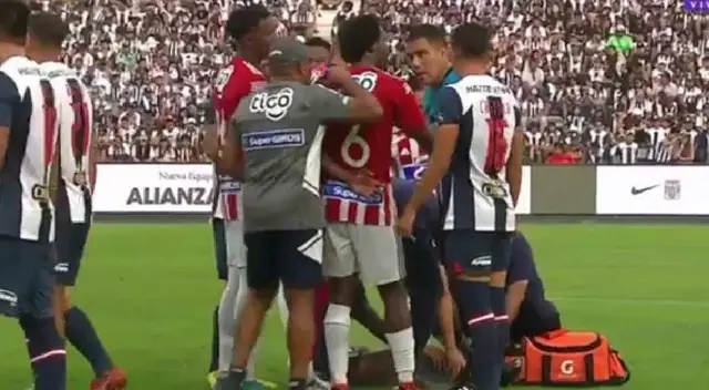 Futbolista de Junior de Barranquilla empujó a Diego Haro Futbolista de Junior de Barranquilla empujó a Diego Haro
