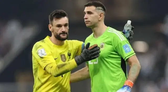 Hugo Lloris 'disparó' con todo contra Emiliano Martínez