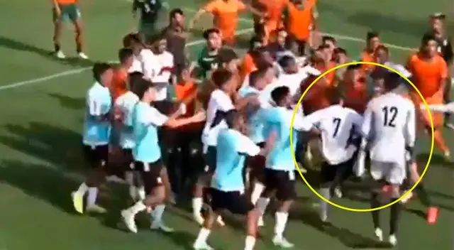 Juan Pablo Goicoechea le dio terrible patada a jugador boliviano