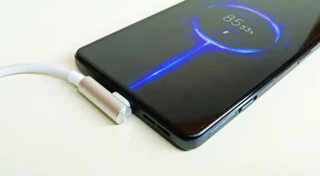 No cargues el teléfono por ocho horas, ya que podrías dañarlo totalmente. No cargues el teléfono por ocho horas, ya que podrías dañarlo totalmente.