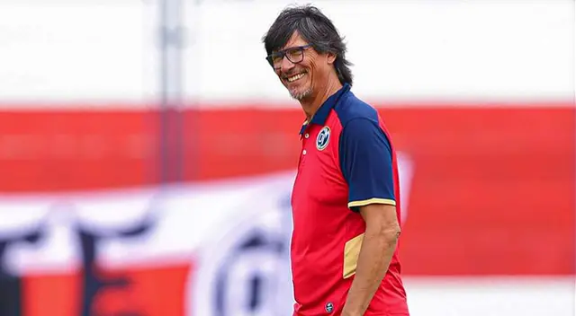 Comizzo se olvidó de Universitario y hoy se deja ver contentísimo con Deportivo Municipal Comizzo se olvidó de Universitario y hoy se deja ver contentísimo con Deportivo Municipal