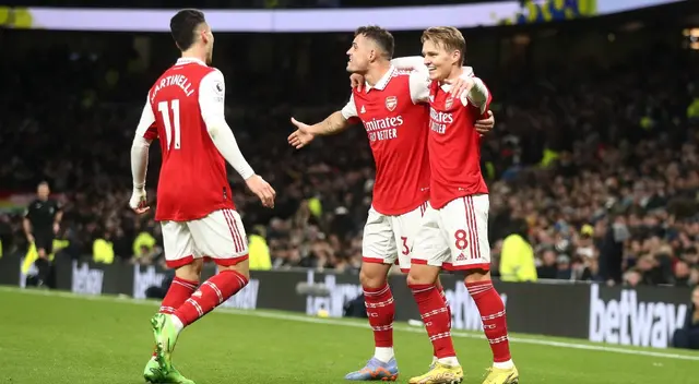 Arsenal derrotó por dos goles a Tottenham