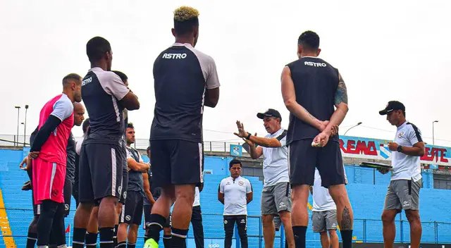 Estos exfutbolistas de Sporting Cristal se enfrentaron a su exequipo. Foto: Sport Boys