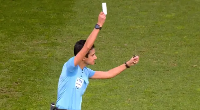 Por primera vez en el fútbol se usó tarjeta amarilla.