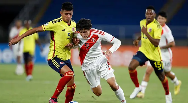 Sebastián Pineau en acción ante Colombia
