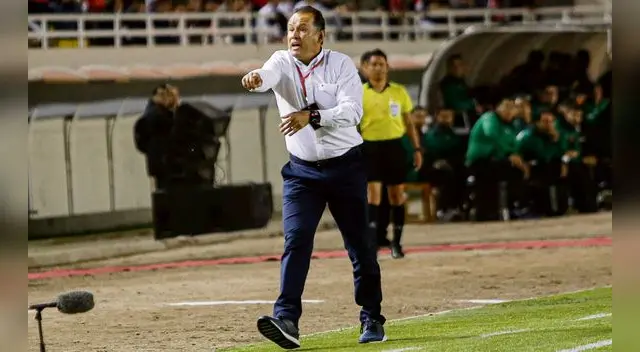 Juan Reynoso preocupado por la paralización de la Liga 1 Juan Reynoso preocupado por la paralización de la Liga 1