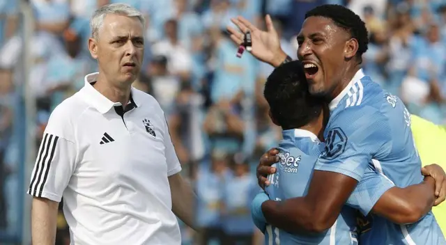 Tiago Nunes y el once que alistaría para partido ante ALianza Lima.