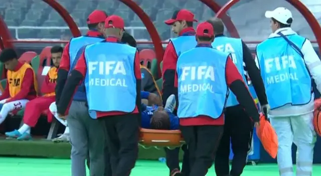 André Carrillo se retira del campo lesionado en el Mundial de Clubes André Carrillo se retira del campo lesionado en el Mundial de Clubes