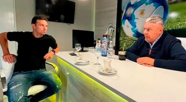 Scaloni y Tapia siguen negociando para la renovación