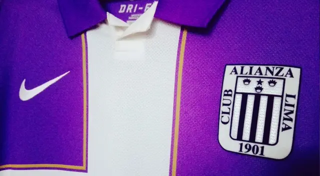 Camiseta blanquimorada de Alianza Lima es sensación en concurso internacional Camiseta blanquimorada de Alianza Lima es sensación en concurso internacional