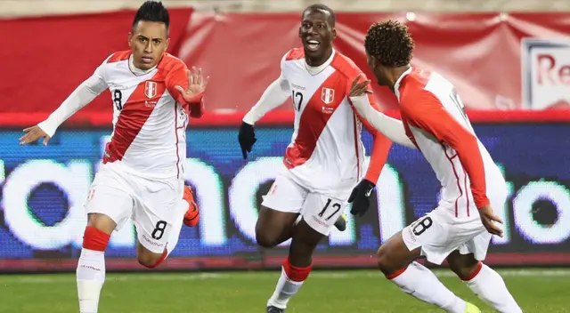 <strong>Cueva, Advíncula y Carrillo en escena</strong>   