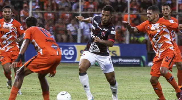 Puntarenas pudo derrotar por 1-0 a Alajuelense Puntarenas pudo derrotar por 1-0 a Alajuelense