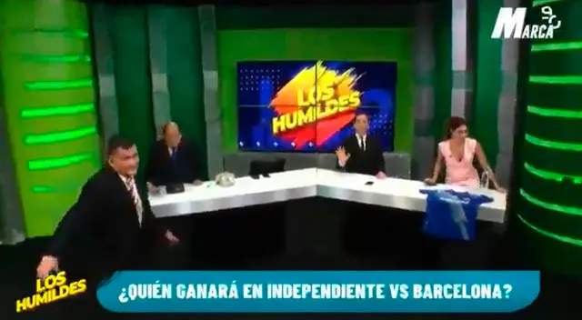 Presentadores abandonaron su puesto en el set, ante el fuerte terremoto de 7 grados.