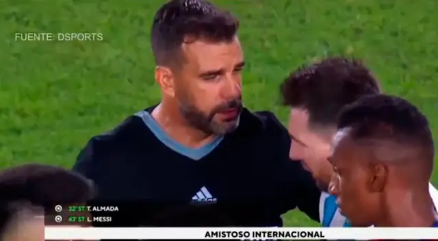 Árbitro le pidió la camiseta a Lionel Messi