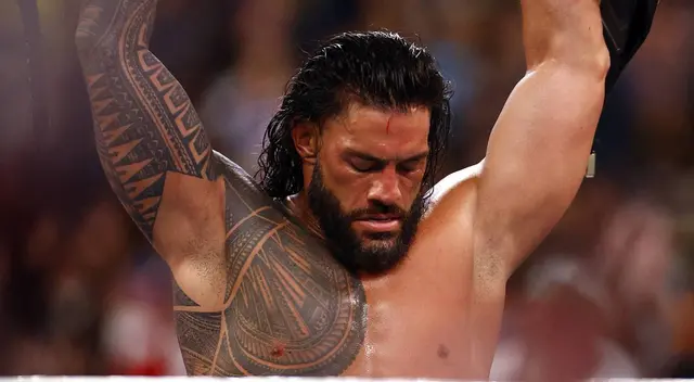 Roman Reigns se quedó con la victoria ante Cody Rhodes