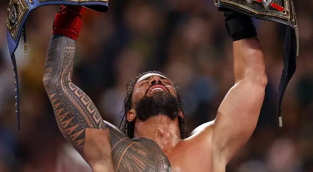 Roman Reigns se quedó con la victoria ante Cody Rhodes