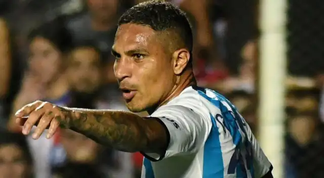 Hincha de Racing criticó a Guerrero y así reaccionó cuando el peruano anotó. Hincha de Racing criticó a Guerrero y así reaccionó cuando el peruano anotó.