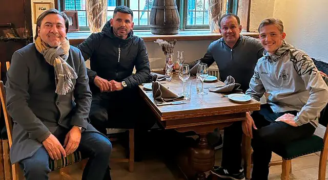 Juan Reynoso junto a Oliver Sonne en Europa