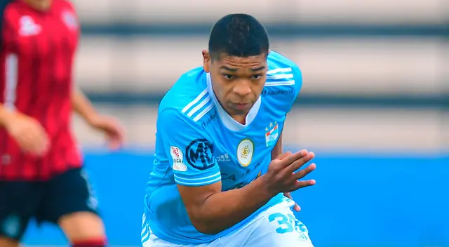 Percy Liza sigue perteneciendo a Sporting Cristal, pero se encuentra a préstamo. Percy Liza sigue perteneciendo a Sporting Cristal, pero se encuentra a préstamo.