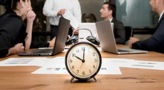 La nueva jordana laboral dispone que los ciudadanos descanses 2 veces a la semana. La nueva jordana laboral dispone que los ciudadanos descanses 2 veces a la semana.