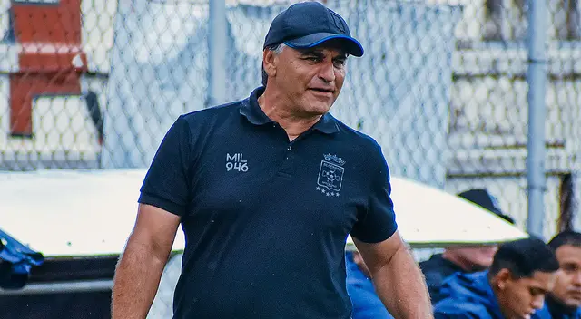 Carlos Bustos: de tocar el cielo con Alianza Lima a pelear el descenso en Bolivia Carlos Bustos: de tocar el cielo con Alianza Lima a pelear el descenso en Bolivia