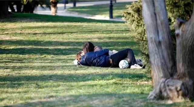 ¿Qué consecuencias podría enfrentar una pareja por tener intimidad en la calle? ¿Qué consecuencias podría enfrentar una pareja por tener intimidad en la calle?