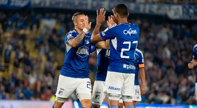 Leo Castro celebra el gol de Millonarios
