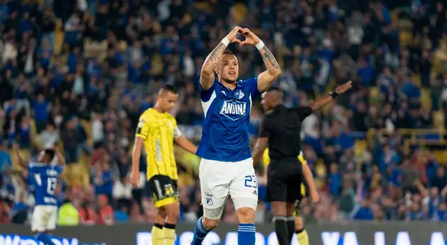 Leo Castro celebrando su gol con Millonarios