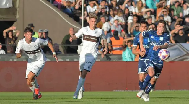 Platense vence 2-0 a Racing Platense vence 2-0 a Racing