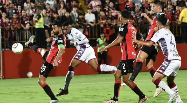 Saprissa no pudo frente a Alajuelense y cayó goleado.