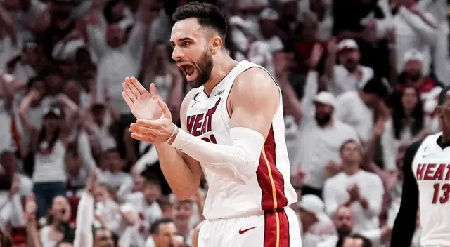 Miami Heat derrotó cómodamente 128-102 a Celtics en el game 3 de los NBA play offs. Miami Heat derrotó cómodamente 128-102 a Celtics en el game 3 de los NBA play offs.
