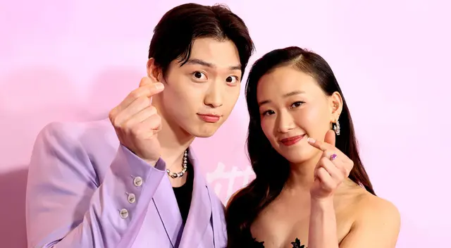 Lee Sang Heon y Gia Kim fotografiados juntos en la premier de "Besos, Kitty". Lee Sang Heon y Gia Kim fotografiados juntos en la premier de "Besos, Kitty".