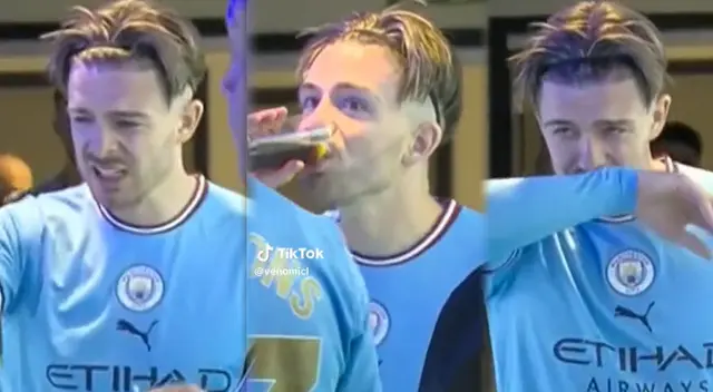 Jugadores del City son captados tomando misteriosa bebida marrón en pleno partido.