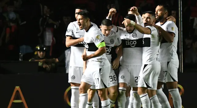Cardozo celebra el gol de Olimpia Cardozo celebra el gol de Olimpia