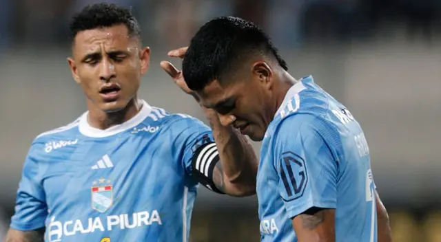 Yoshimar Yotún consolando a Grimaldo
