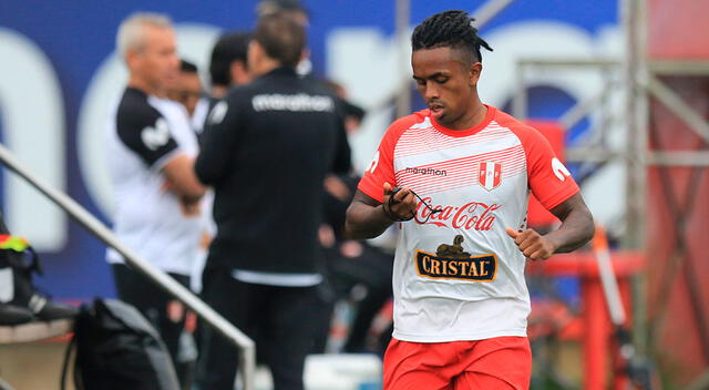 Reyna con la selección peruana   