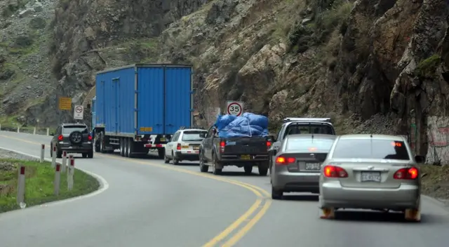 Las 10 recomendaciones para manejar en carretera. Las 10 recomendaciones para manejar en carretera.