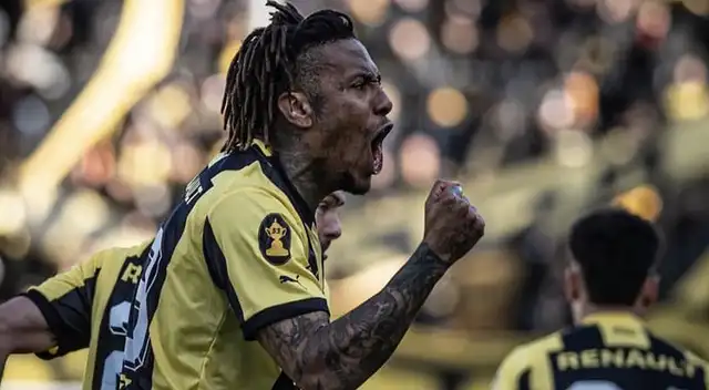 Peñarol venció a Boston River con doblete de Abel Hernández