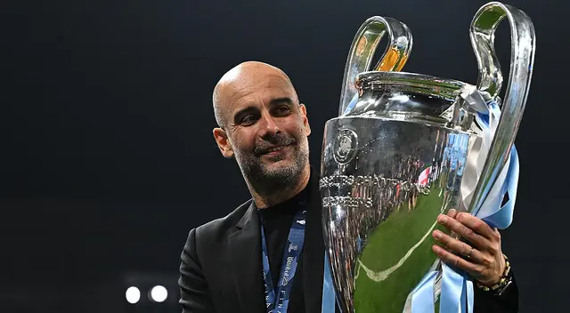 Pep Guardiola con la Champions League de la temporada 2023-24 Pep Guardiola con la Champions League de la temporada 2023-24