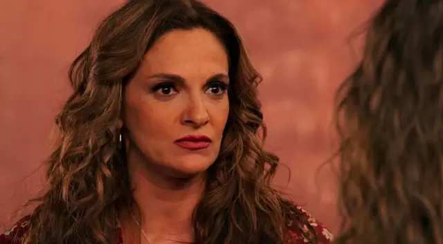 Bernarda se mostró incómoda por la relación entre Valentina y Santos.