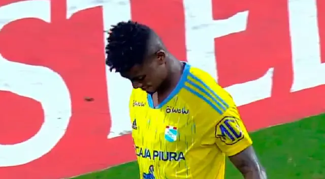 Washington Corozo no pudo marcar el 1-0 para Sporting Cristal.