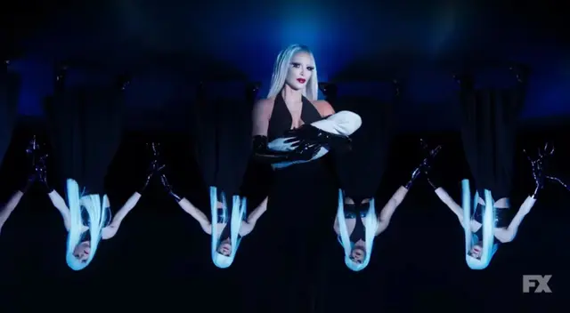 Kim Kardashian luce cargando a un bebé en el avance de AHS. Kim Kardashian luce cargando a un bebé en el avance de AHS.