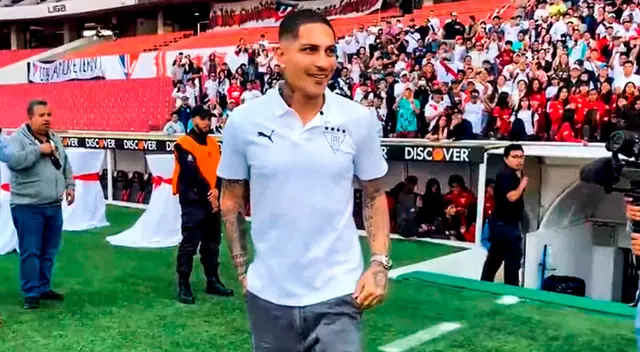 Paolo Guerrero fue presentado como nuevo jugador de LDU