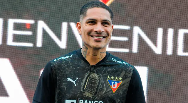 Paolo Guerrero fue presentado a lo grande en LDU de Quito.