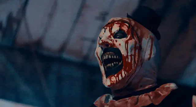 Terrifier 2 nos trae de vuelta al terrorífico payaso "Art the clown"