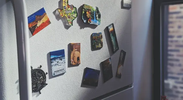 Descubre si es verdad o un mito que los imanes consumen más energía en tu refrigerador. Descubre si es verdad o un mito que los imanes consumen más energía en tu refrigerador.