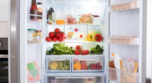 Descubre la forma correcta de guardar tus alimentos en tu refrigeradora. Descubre la forma correcta de guardar tus alimentos en tu refrigeradora.